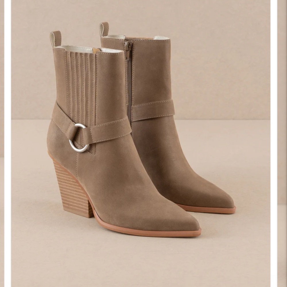 Oasis Society Boots, size 10, never worn. Was accidentally sent these.